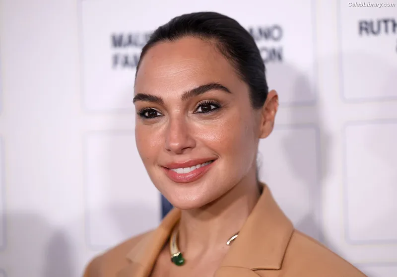 Gal Gadot photo 7 of 1471