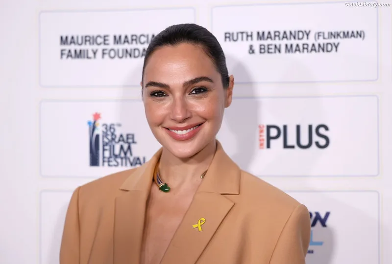 Gal Gadot photo 8 of 1471