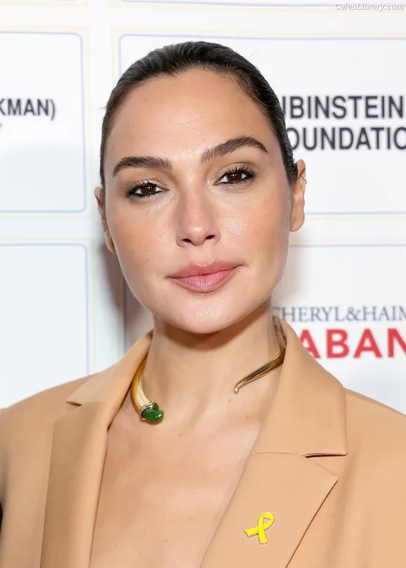 Gal Gadot photo 10 of 1471