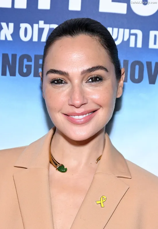 Gal Gadot photo 11 of 1471