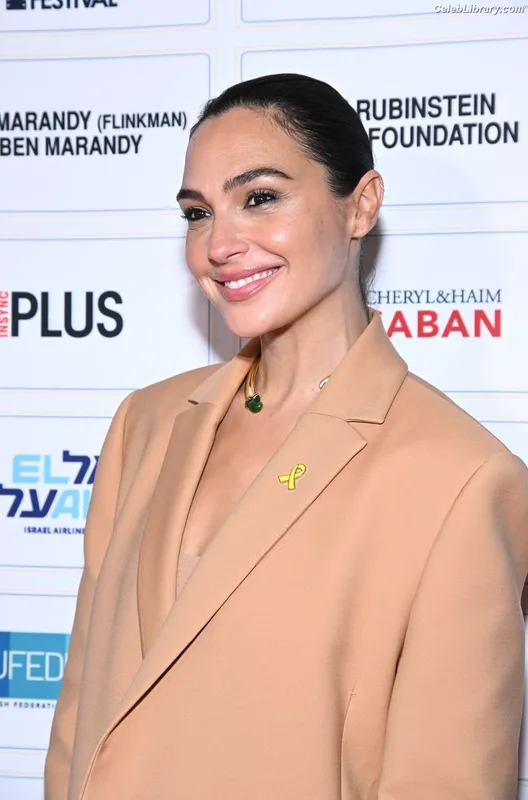Gal Gadot photo 13 of 1471