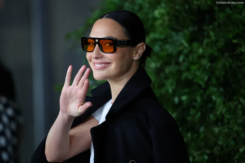 Gal Gadot photo 15 of 1471