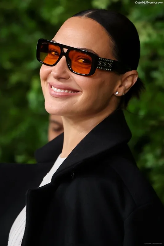 Gal Gadot photo 3 of 1471