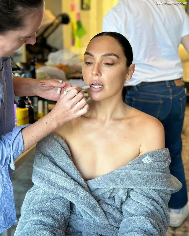 Gal Gadot photo 11 of 1471