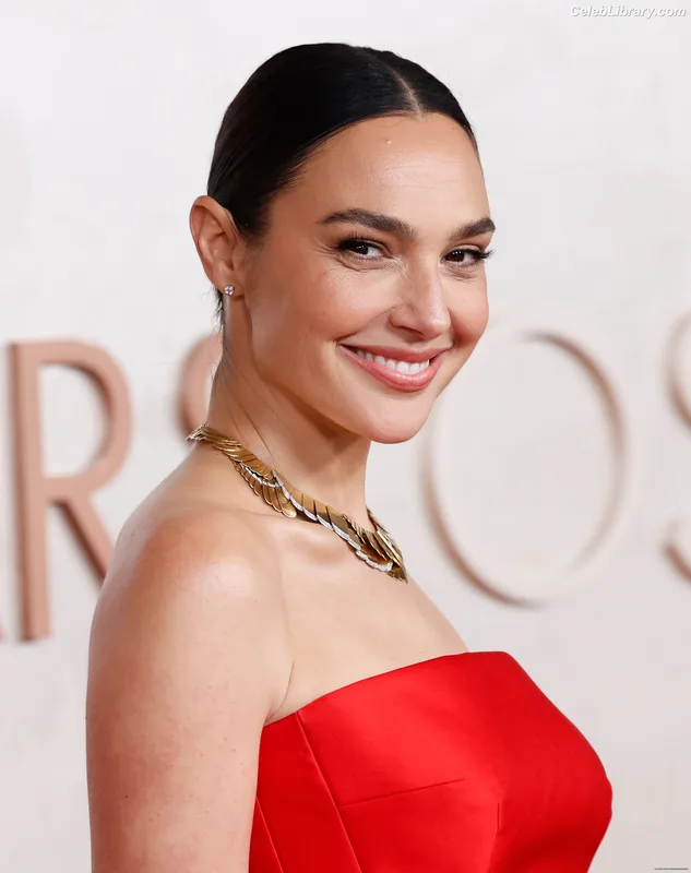 Gal Gadot photo 15 of 1471