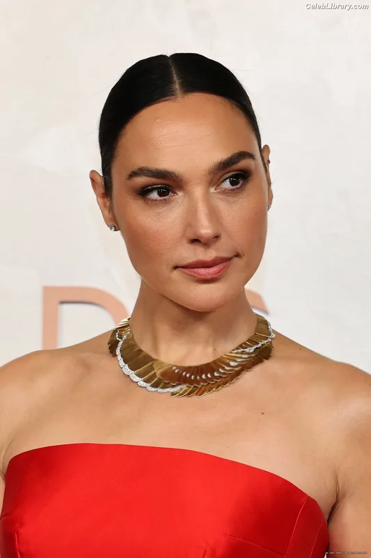 Gal Gadot photo 18 of 1471