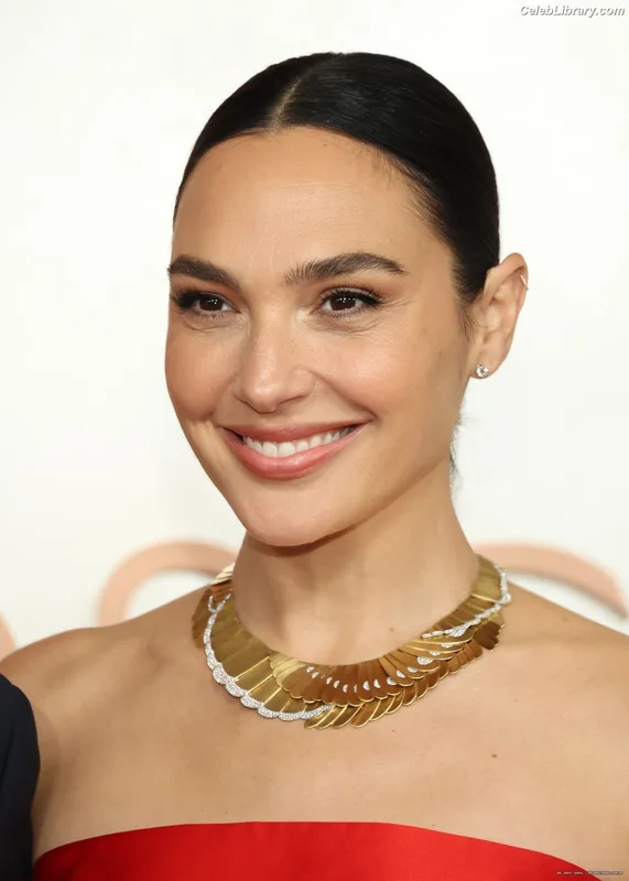 Gal Gadot photo 19 of 1471