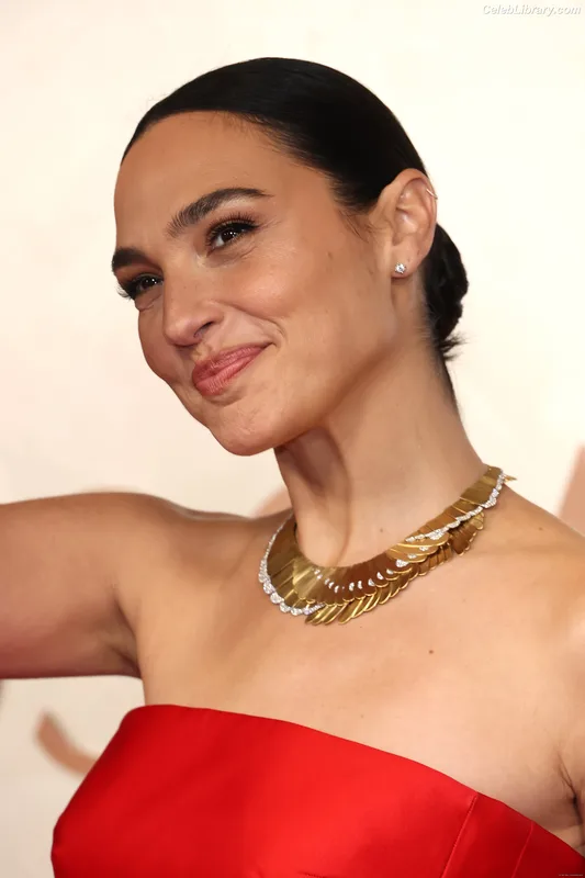 Gal Gadot photo 21 of 1471