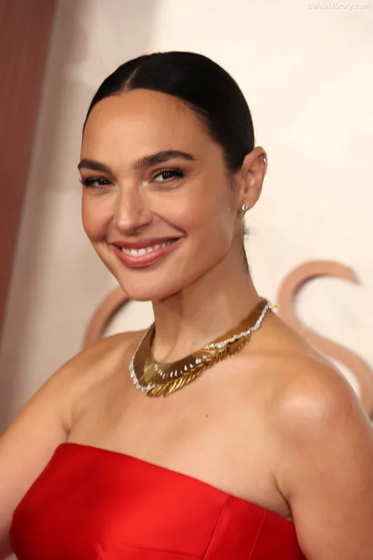 Gal Gadot photo 23 of 1471