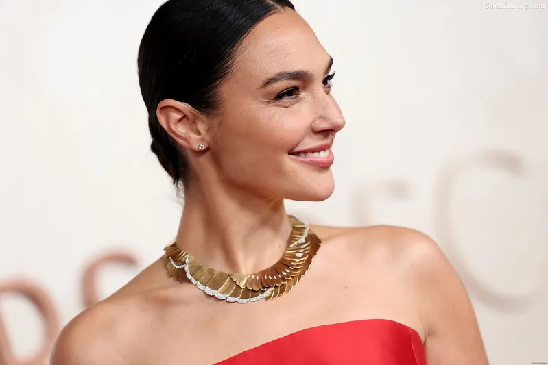 Gal Gadot photo 1 of 1471