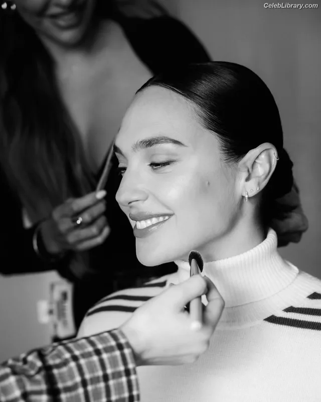Gal Gadot photo 4 of 1471