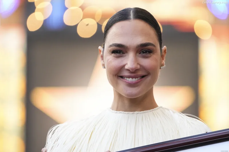 Gal Gadot photo 11 of 1471