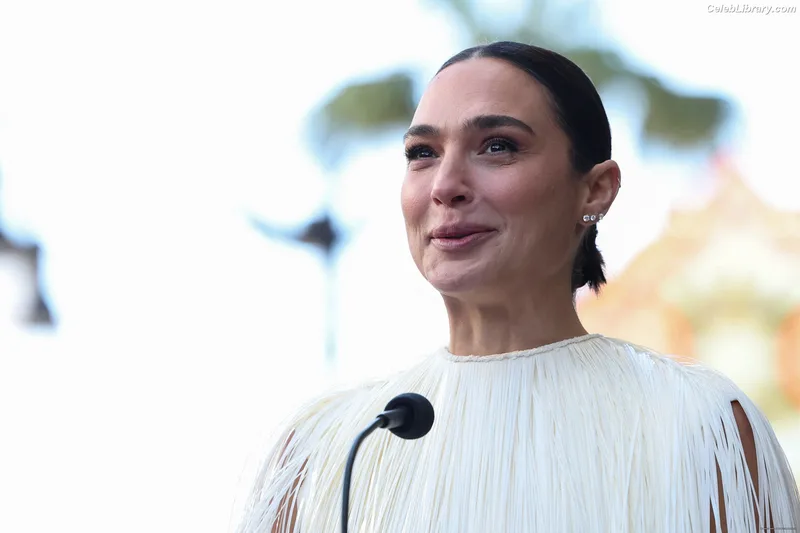 Gal Gadot photo 12 of 1471