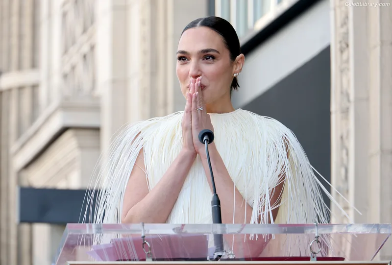 Gal Gadot photo 13 of 1471