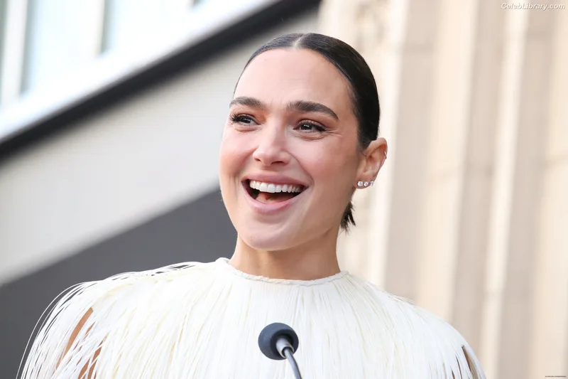 Gal Gadot photo 14 of 1471