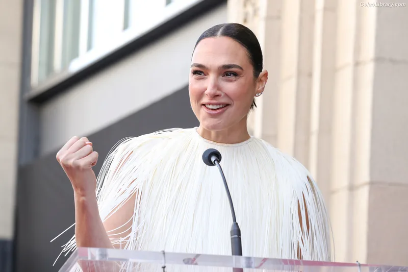 Gal Gadot photo 15 of 1471