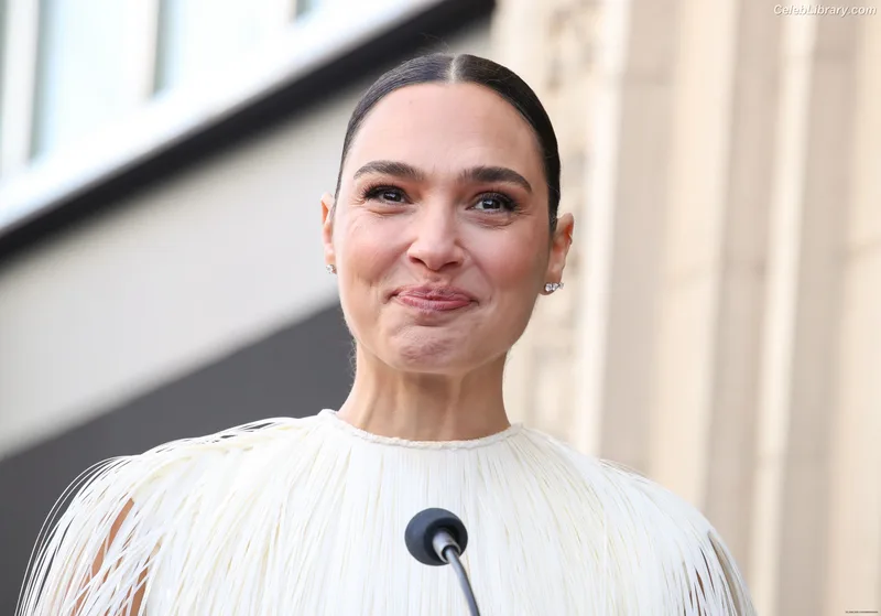 Gal Gadot photo 16 of 1471