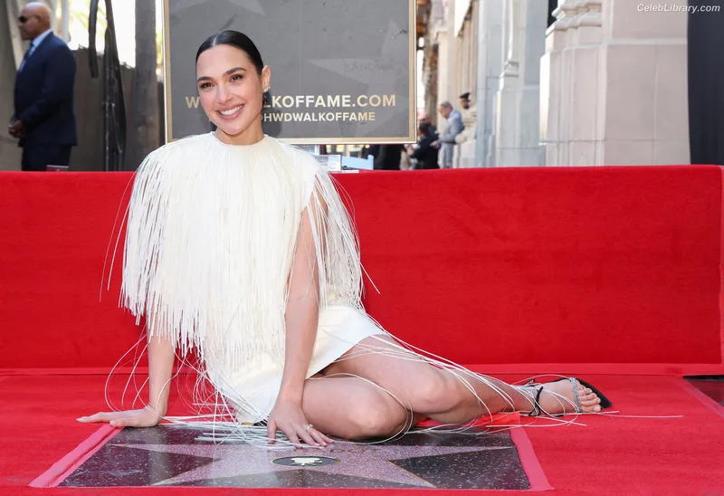Gal Gadot photo 18 of 1471