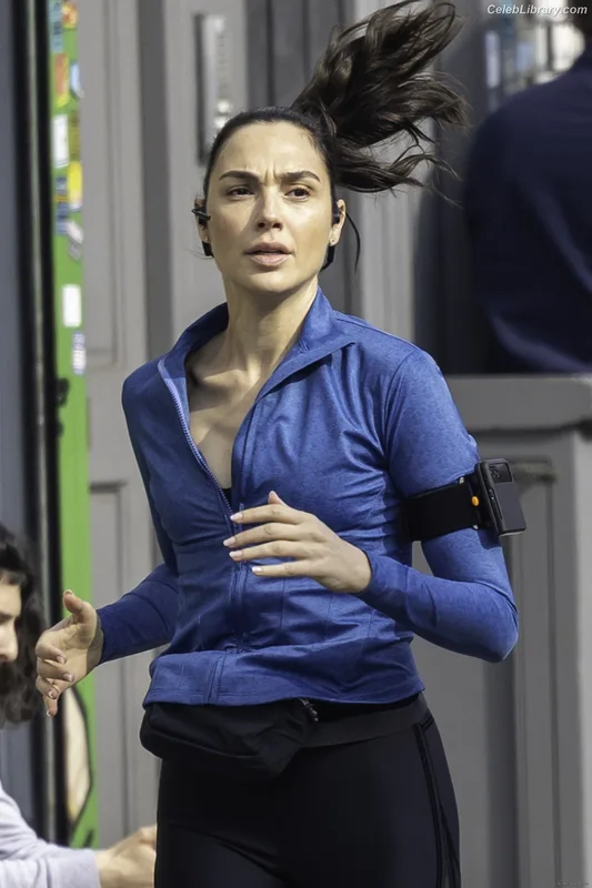 Gal Gadot photo 8 of 1471