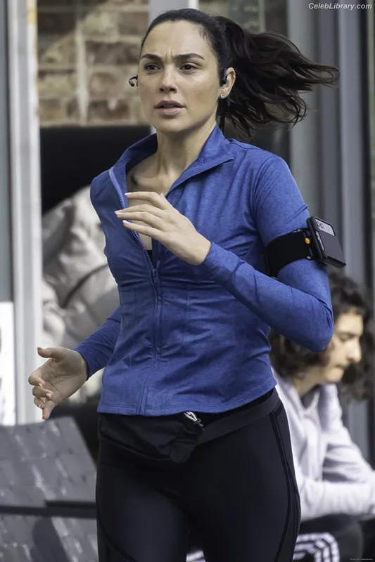 Gal Gadot photo 9 of 1471