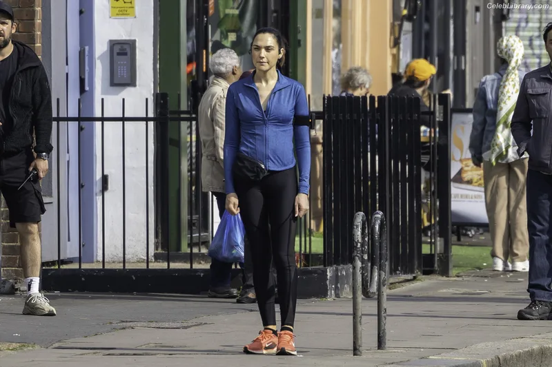 Gal Gadot photo 10 of 1471