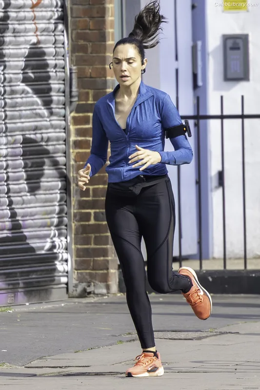 Gal Gadot photo 12 of 1471