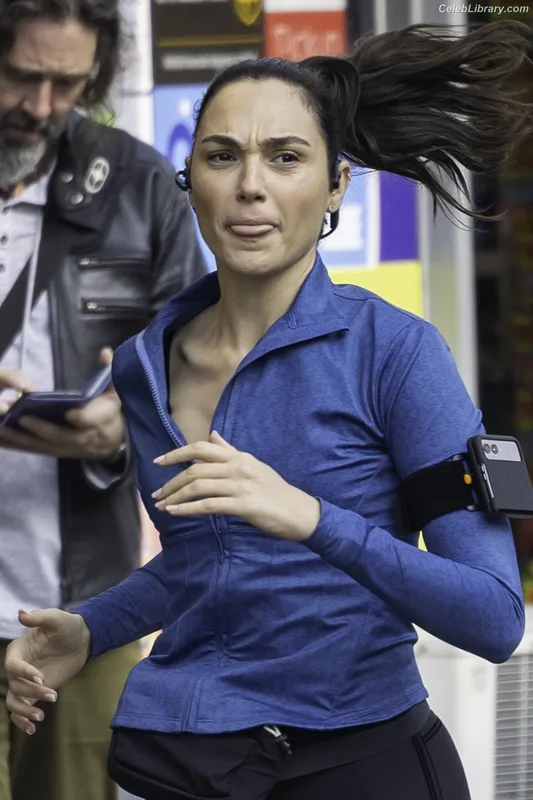 Gal Gadot photo 13 of 1471