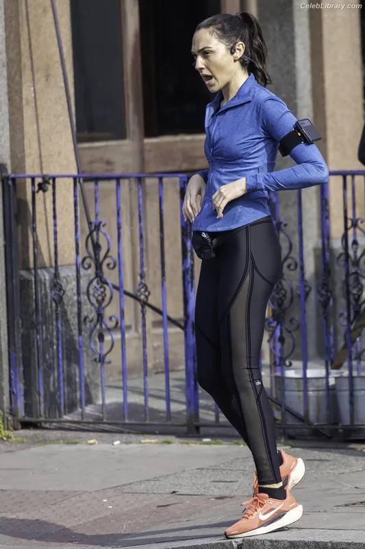 Gal Gadot photo 15 of 1471