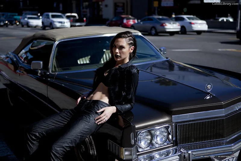 Gal Gadot photo 18 of 1471