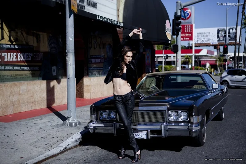 Gal Gadot photo 19 of 1471