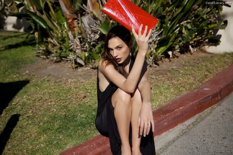 Gal Gadot photo 21 of 1471