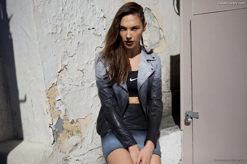 Gal Gadot photo 2 of 1471