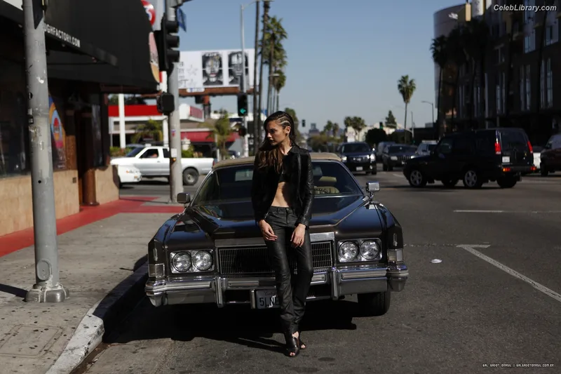 Gal Gadot photo 5 of 1471