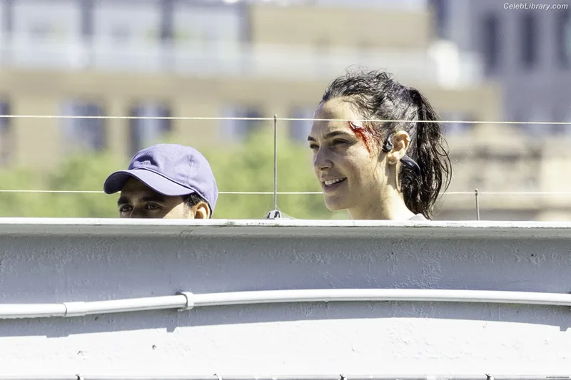 Gal Gadot photo 5 of 1471