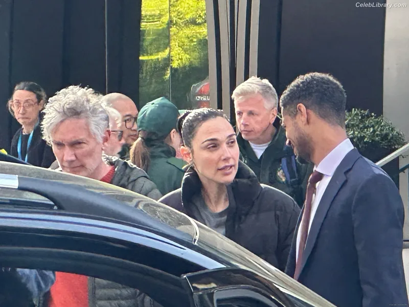 Gal Gadot photo 12 of 1471