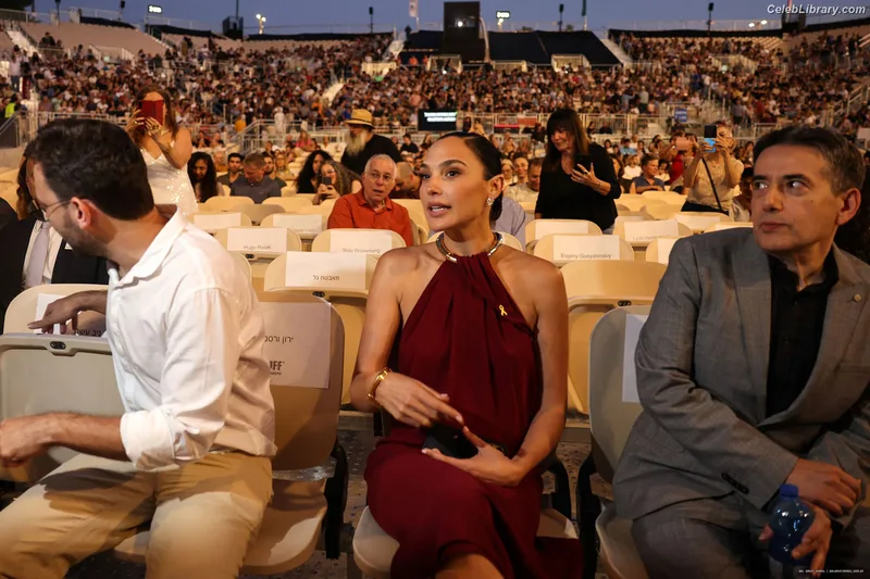 Gal Gadot photo 19 of 1471