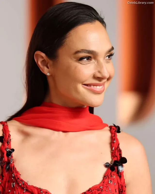 Gal Gadot photo 15 of 1471