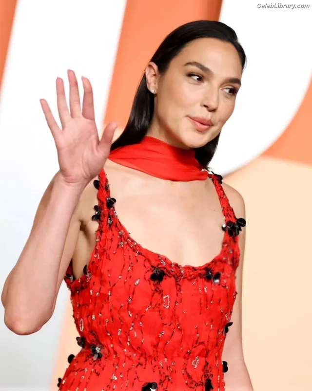 Gal Gadot photo 17 of 1471
