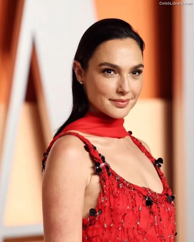 Gal Gadot photo 21 of 1471