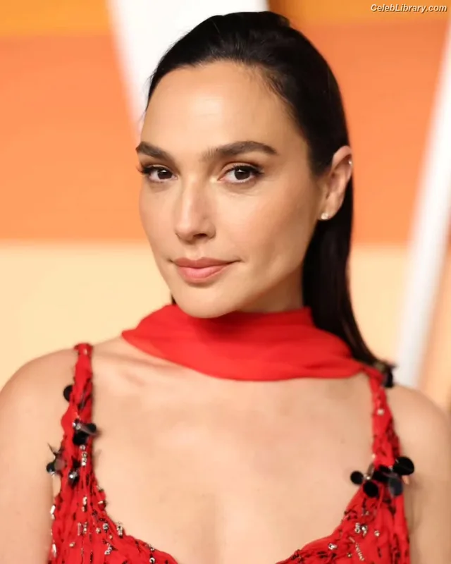 Gal Gadot photo 22 of 1471