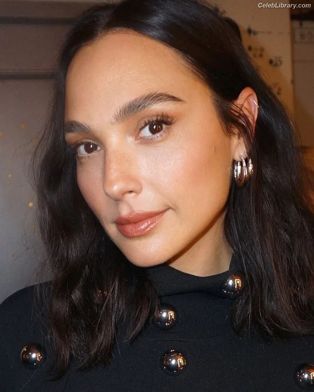 Gal Gadot photo 6 of 1471