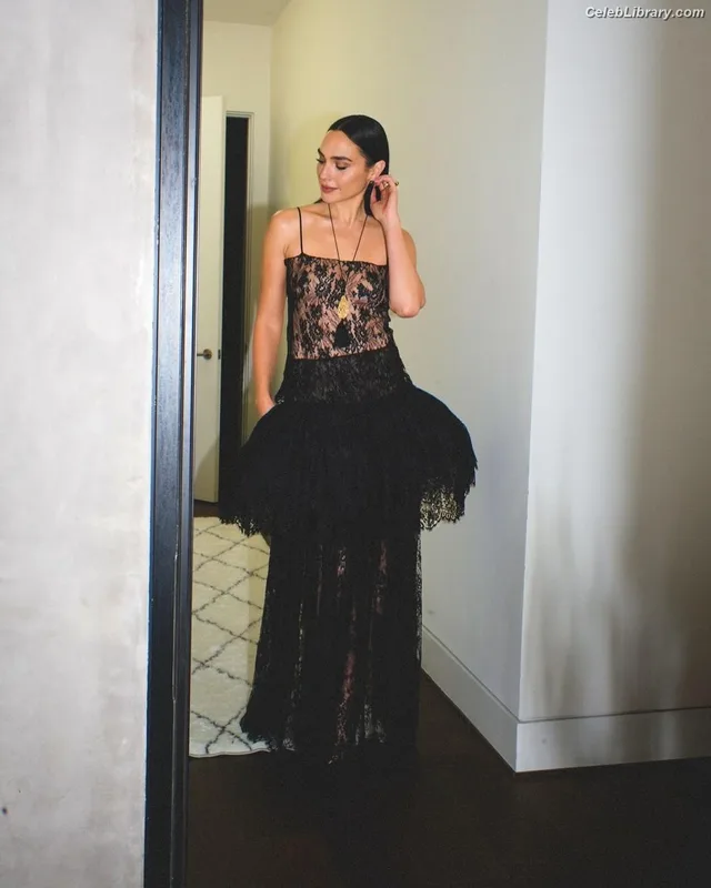 Gal Gadot photo 7 of 1471