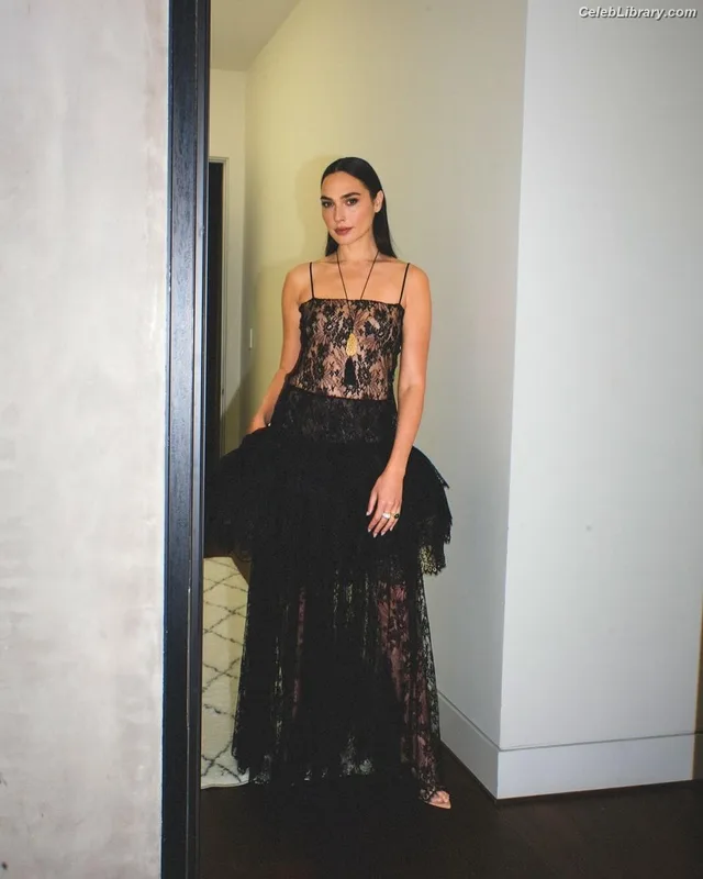 Gal Gadot photo 8 of 1471