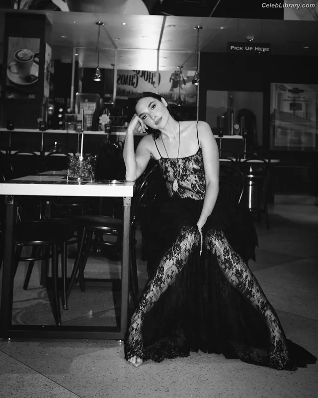 Gal Gadot photo 14 of 1471