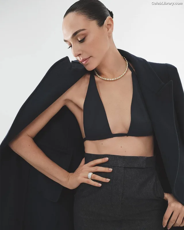 Gal Gadot photo 15 of 1471