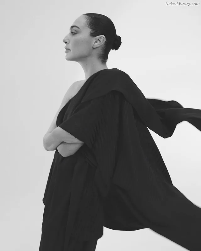 Gal Gadot photo 18 of 1471