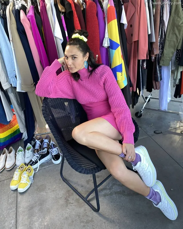 Gal Gadot photo 21 of 1471