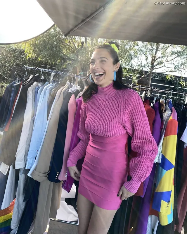 Gal Gadot photo 23 of 1471