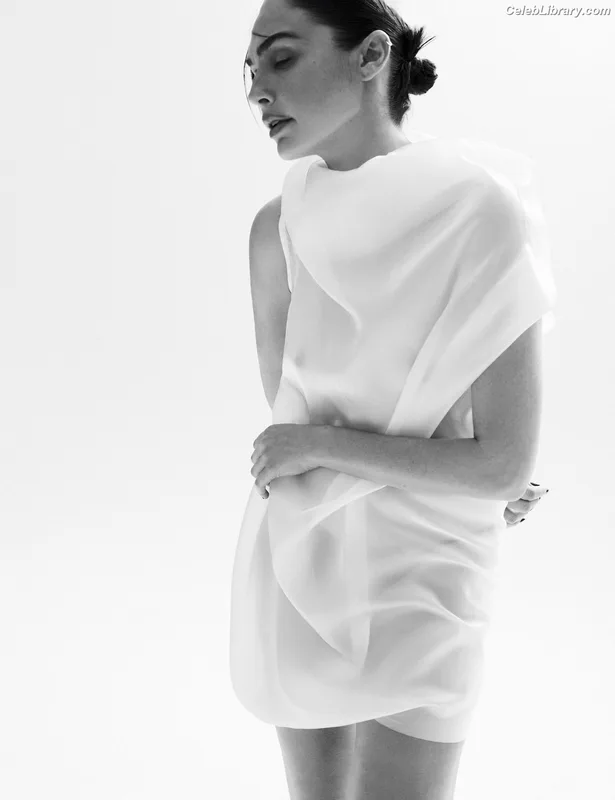 Gal Gadot photo 17 of 1471