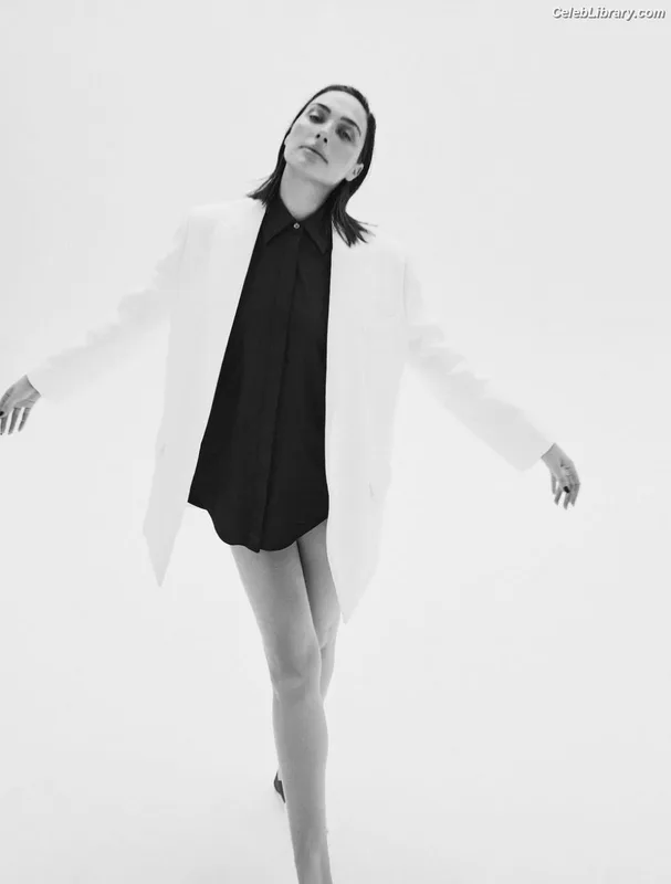 Gal Gadot photo 18 of 1471
